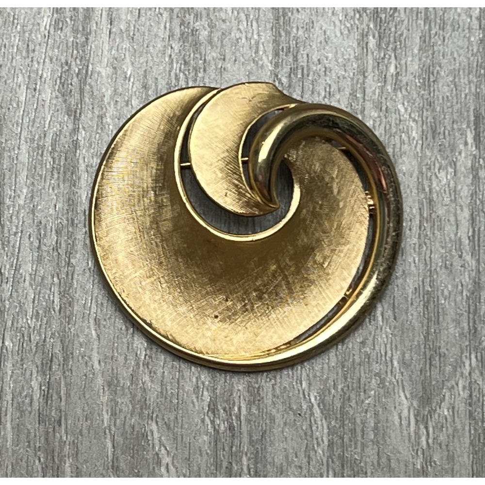 Vintage Trifari Gold Tone Swirl Wave Abstract Modernist Brooch Pin Signed Crown